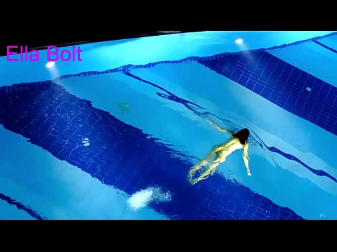 ❤️ Não consigo parar de ver, jovem loira apanhada a nadar nua na piscina da estância balnear ELLA BOLT Porno vídeo em porno pt.pornosexphoto.ru ❌️❤