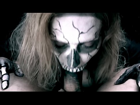 ❤️ Rapariga demoníaca a chupar pilas com a sua boca negra e a engolir esperma. Porno vídeo em porno pt.pornosexphoto.ru ❌️❤