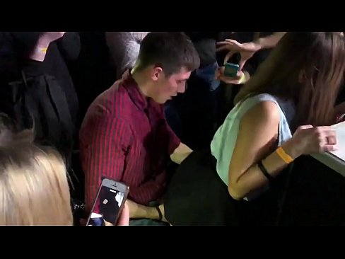 ❤️ Sexo real numa discoteca russa. Rapariga russa de 18 anos no ânus e vagina fodida numa discoteca Porno vídeo em porno pt.pornosexphoto.ru ❌️❤